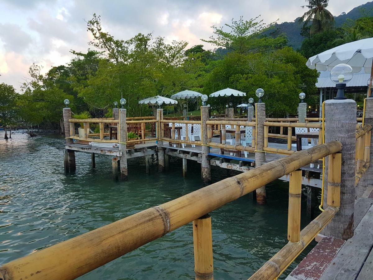 ฺbay Yard Hut Hotell Koh Chang Exteriör bild