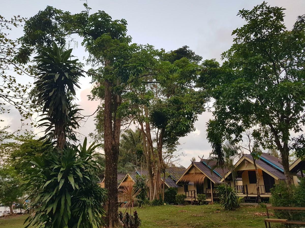 ฺbay Yard Hut Hotell Koh Chang Exteriör bild