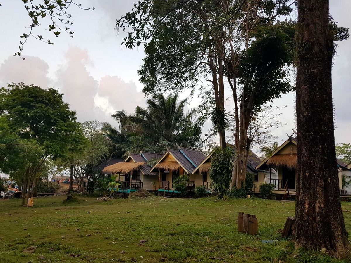 ฺbay Yard Hut Hotell Koh Chang Exteriör bild
