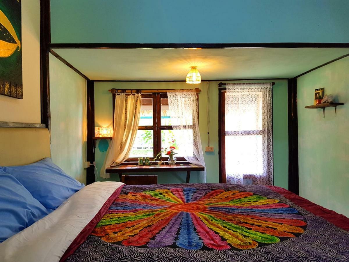 ฺbay Yard Hut Hotell Koh Chang Exteriör bild