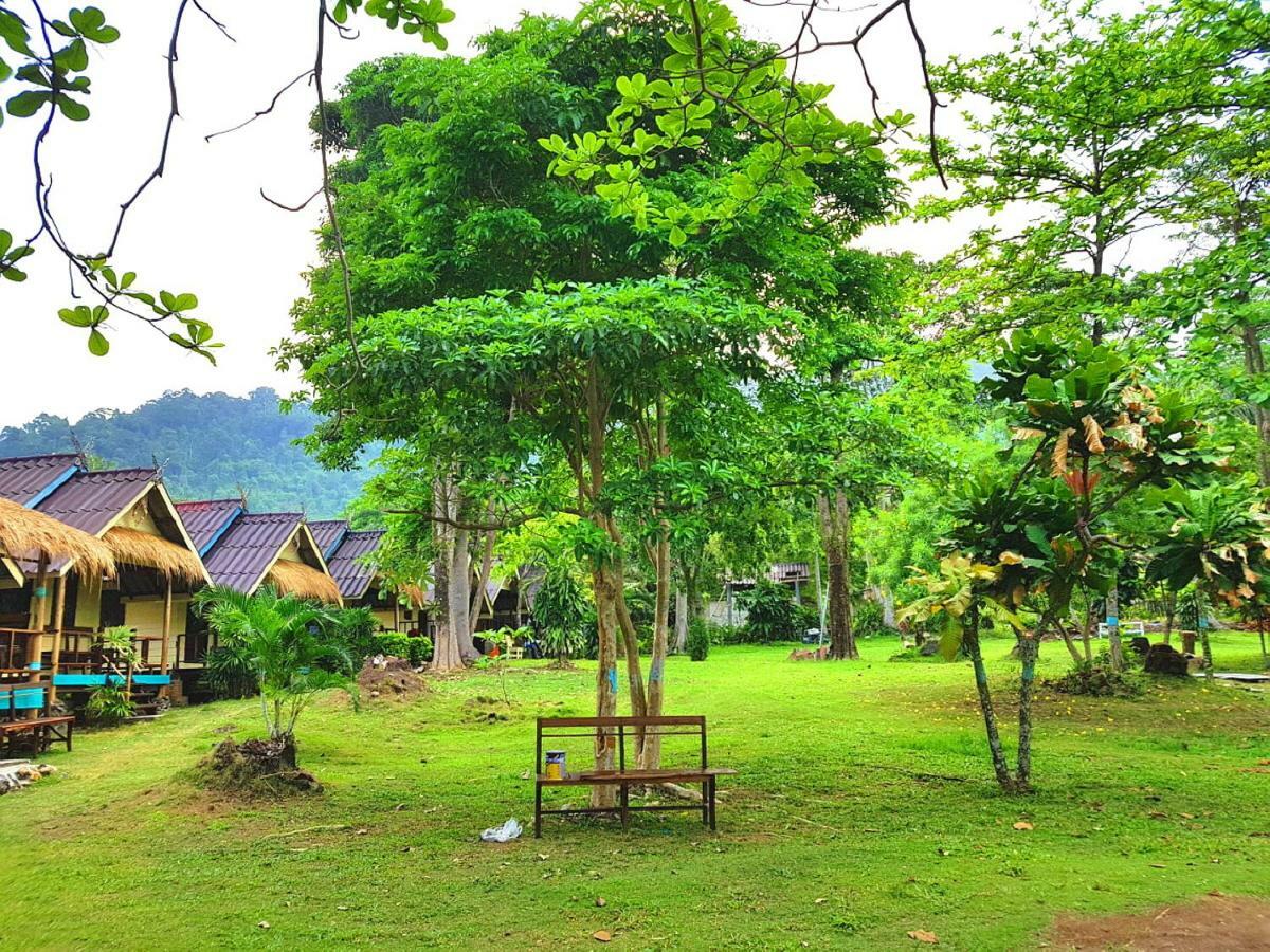 ฺbay Yard Hut Hotell Koh Chang Exteriör bild