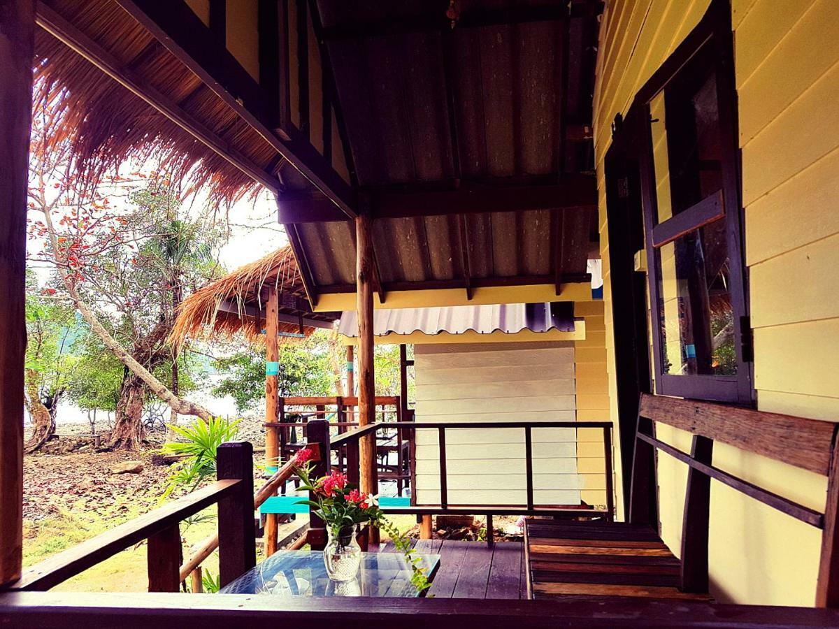 ฺbay Yard Hut Hotell Koh Chang Exteriör bild