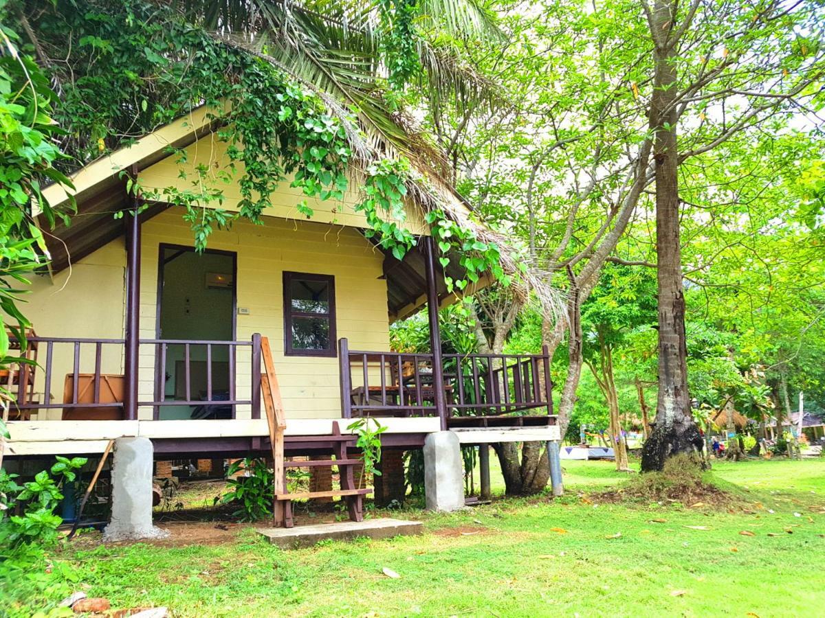 ฺbay Yard Hut Hotell Koh Chang Exteriör bild