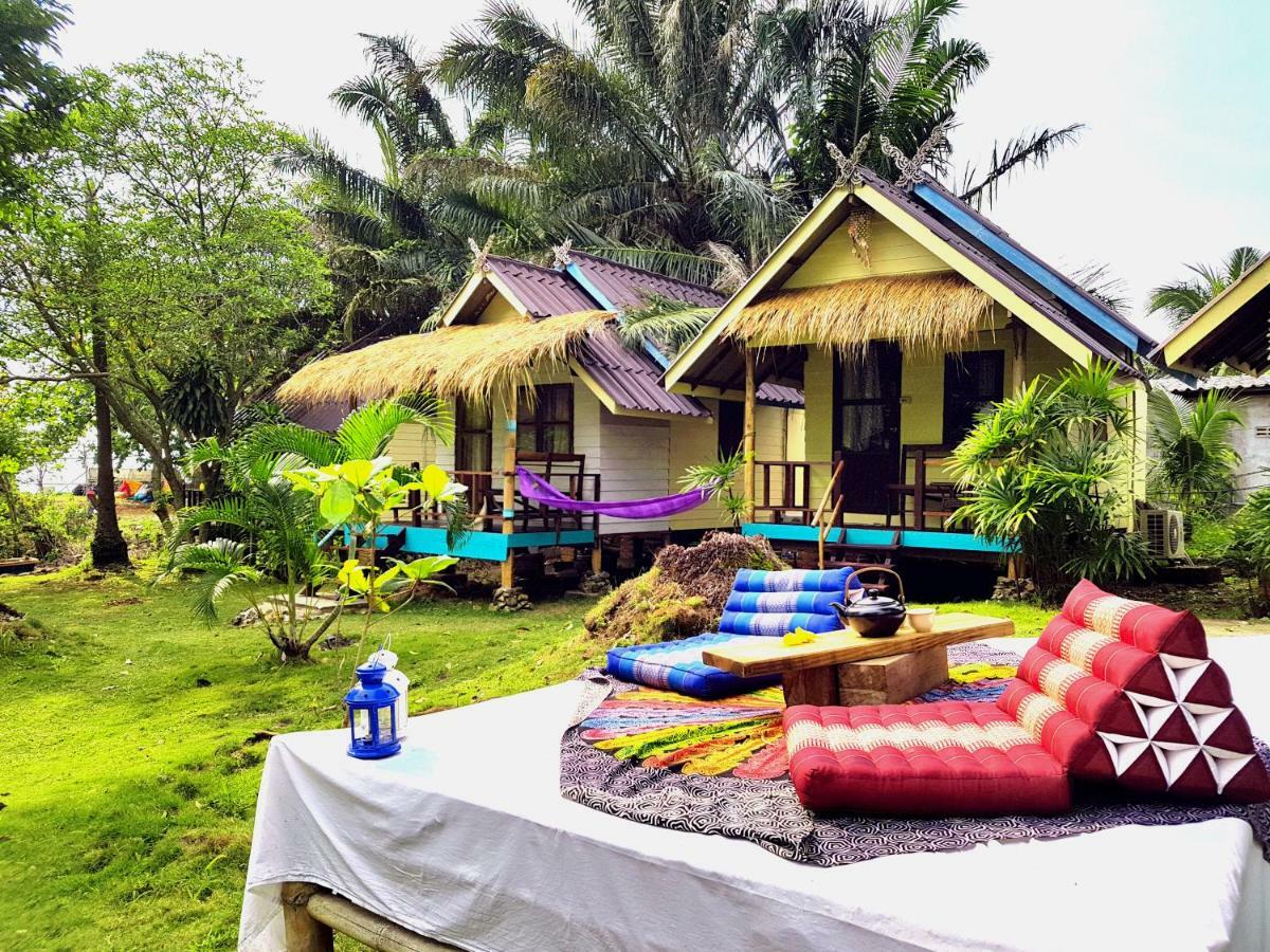 ฺbay Yard Hut Hotell Koh Chang Exteriör bild