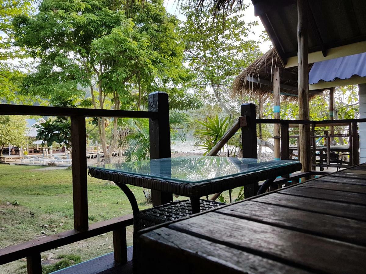 ฺbay Yard Hut Hotell Koh Chang Exteriör bild